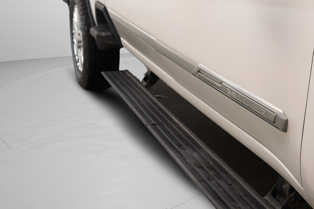 Used 2024 Chevrolet Silverado 2500 High Country w/ High Country Premium Package AWD/4WD image 28