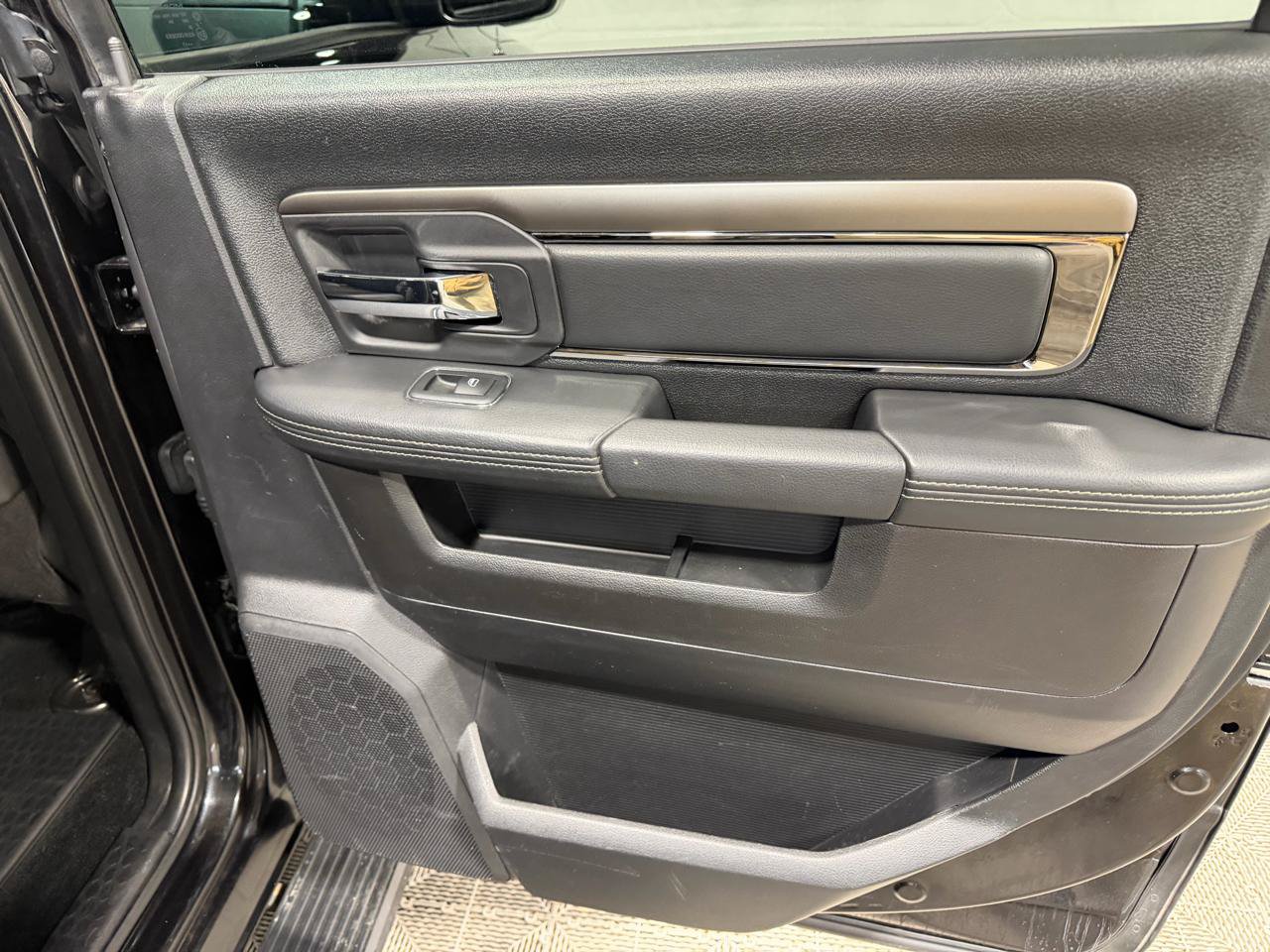 Used 2015 RAM 1500 Sport w/ Black Ram 1500 Sport Group AWD/4WD image 14