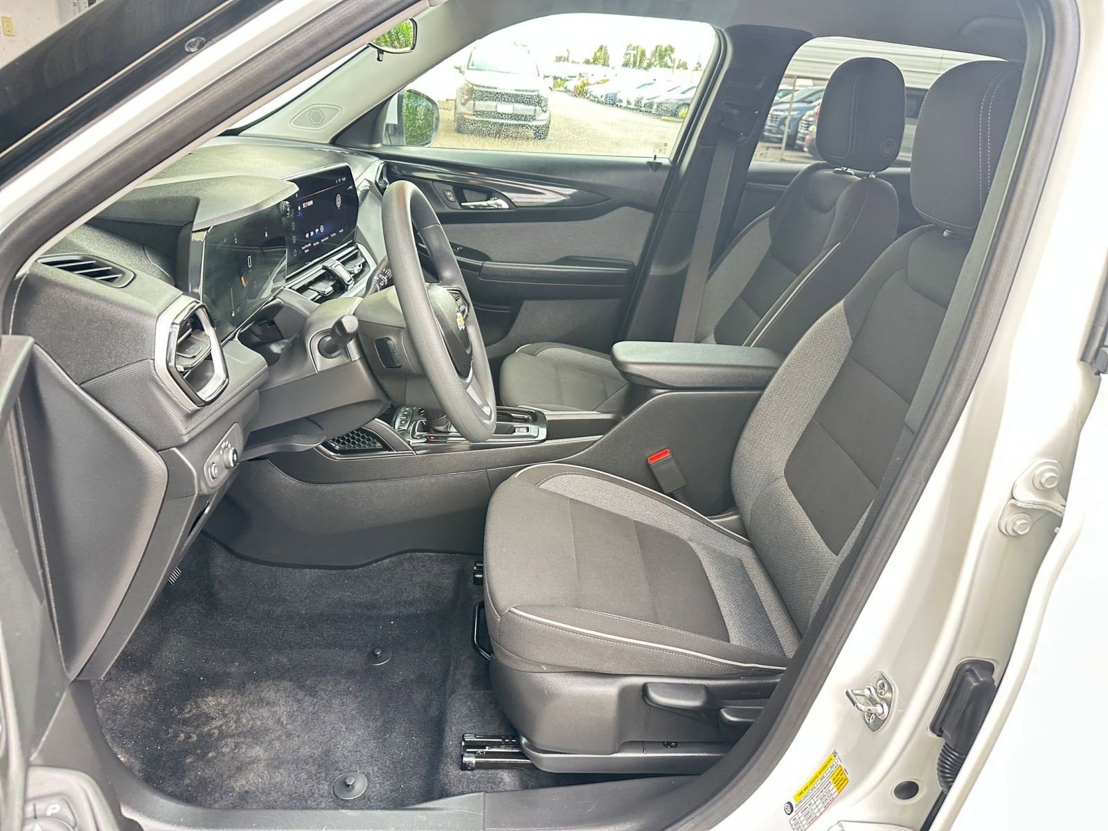 Used 2025 Chevrolet TrailBlazer LT image 27