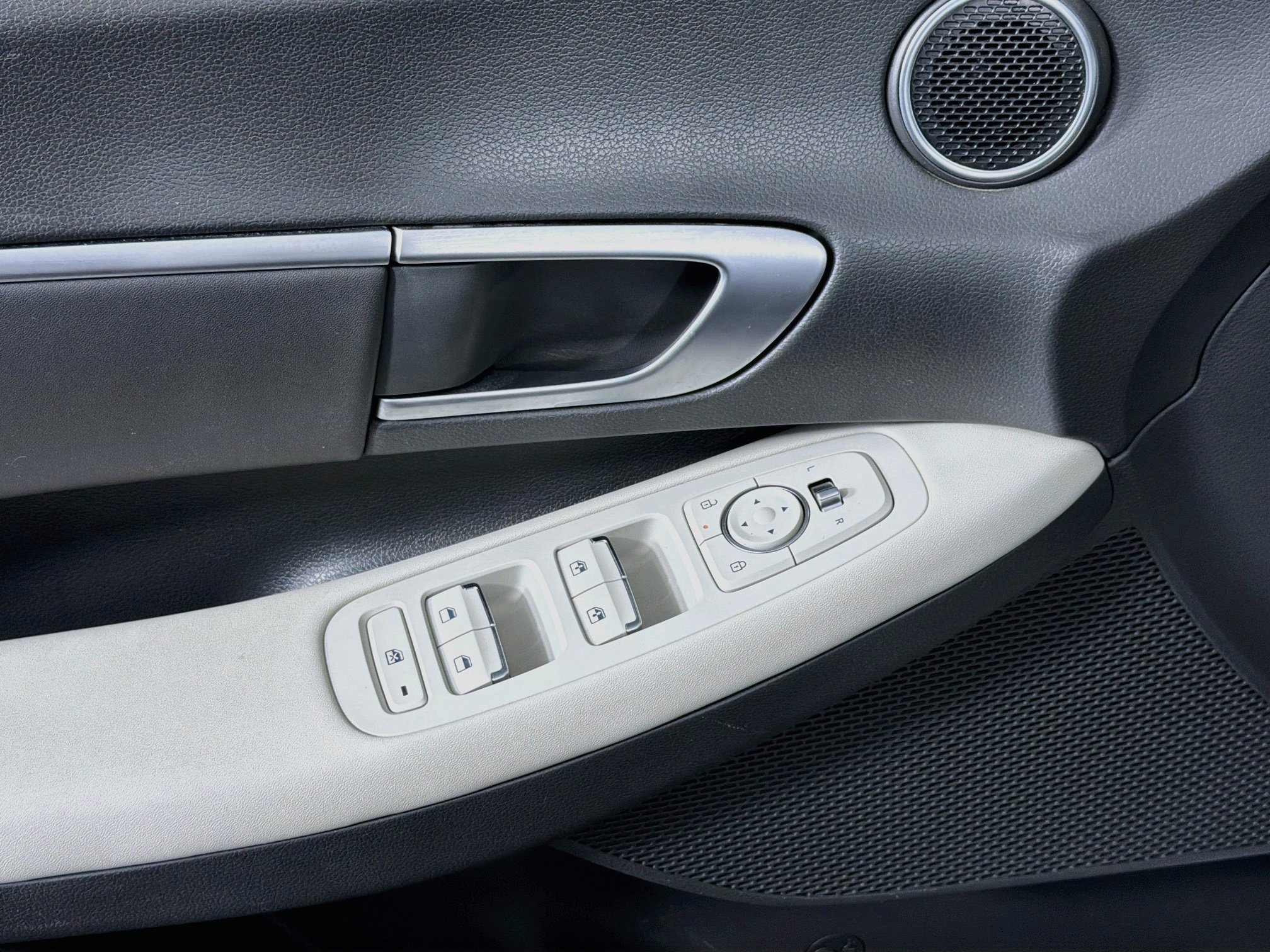 Used 2025 Hyundai Sonata SEL FWD image 15