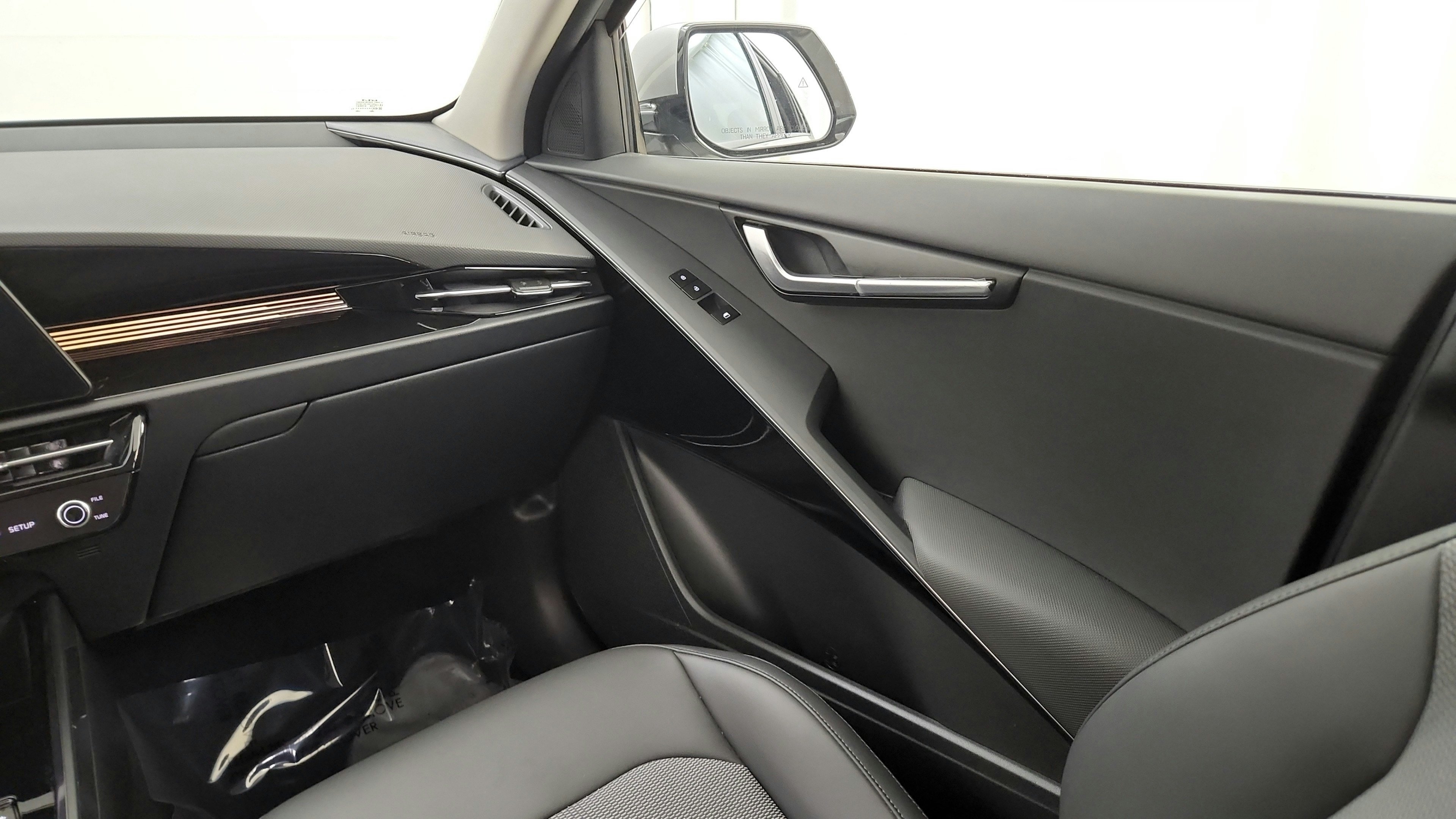Used 2024 Kia Niro Wind FWD image 23