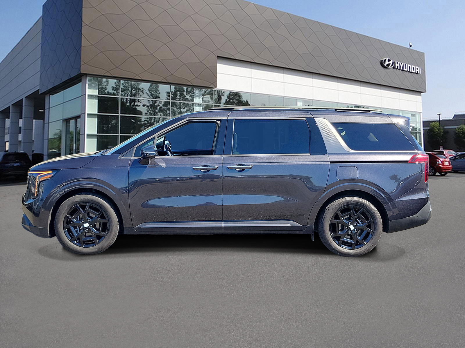 Used 2025 Kia Carnival SX Prestige FWD image 3