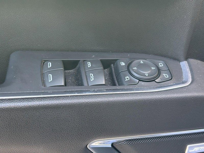 Used 2022 Chevrolet Silverado 1500 LTZ image 16