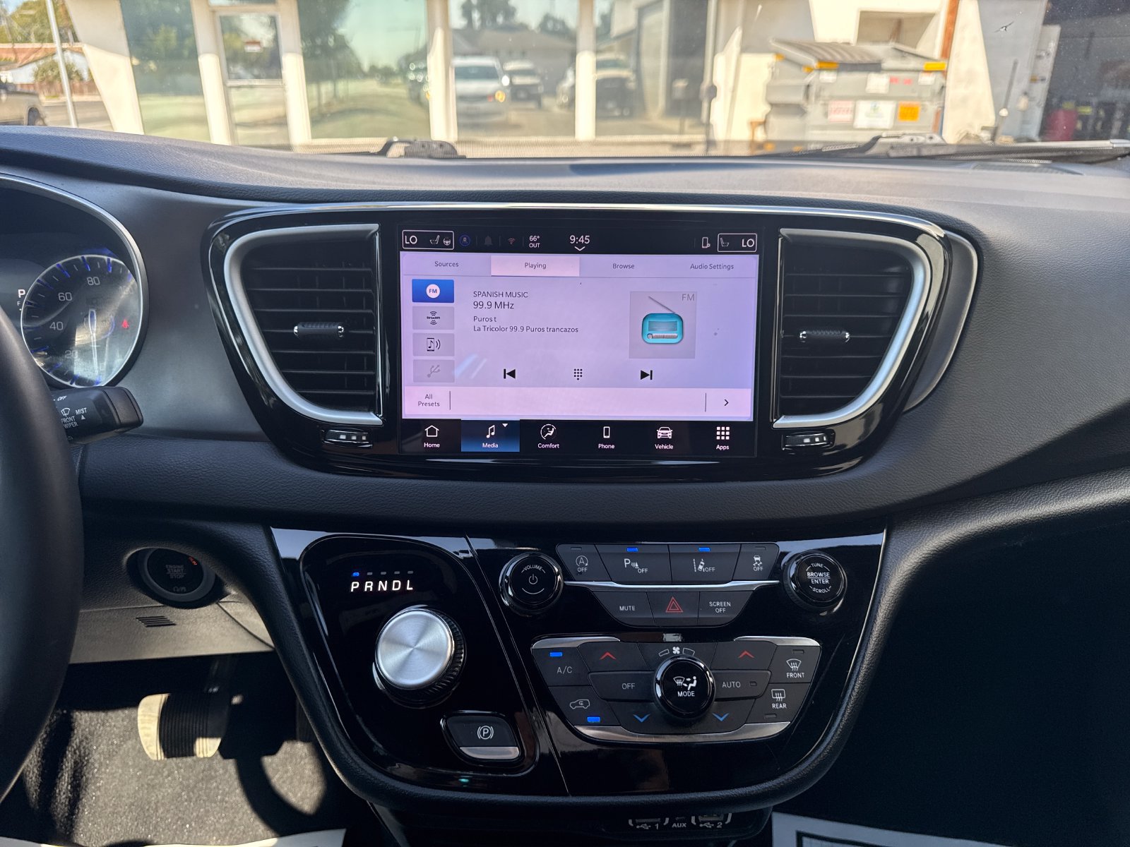 Used 2025 Chrysler Voyager LX FWD image 18