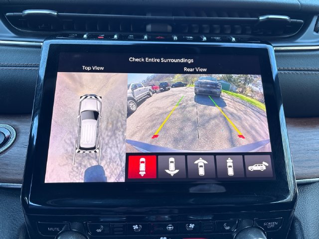 Used 2023 Jeep Grand Cherokee Summit w/ Advanced Protech Group IV AWD/4WD image 18