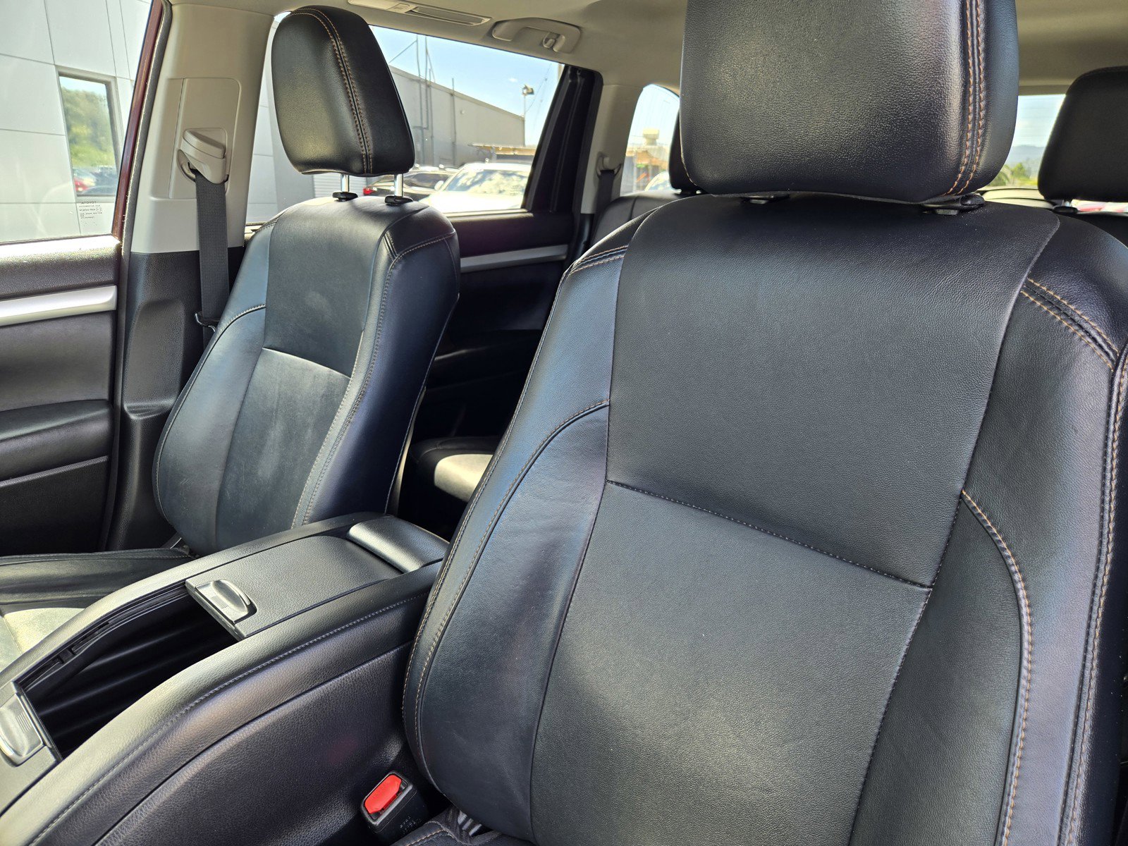 Used 2018 Toyota Highlander XLE image 16