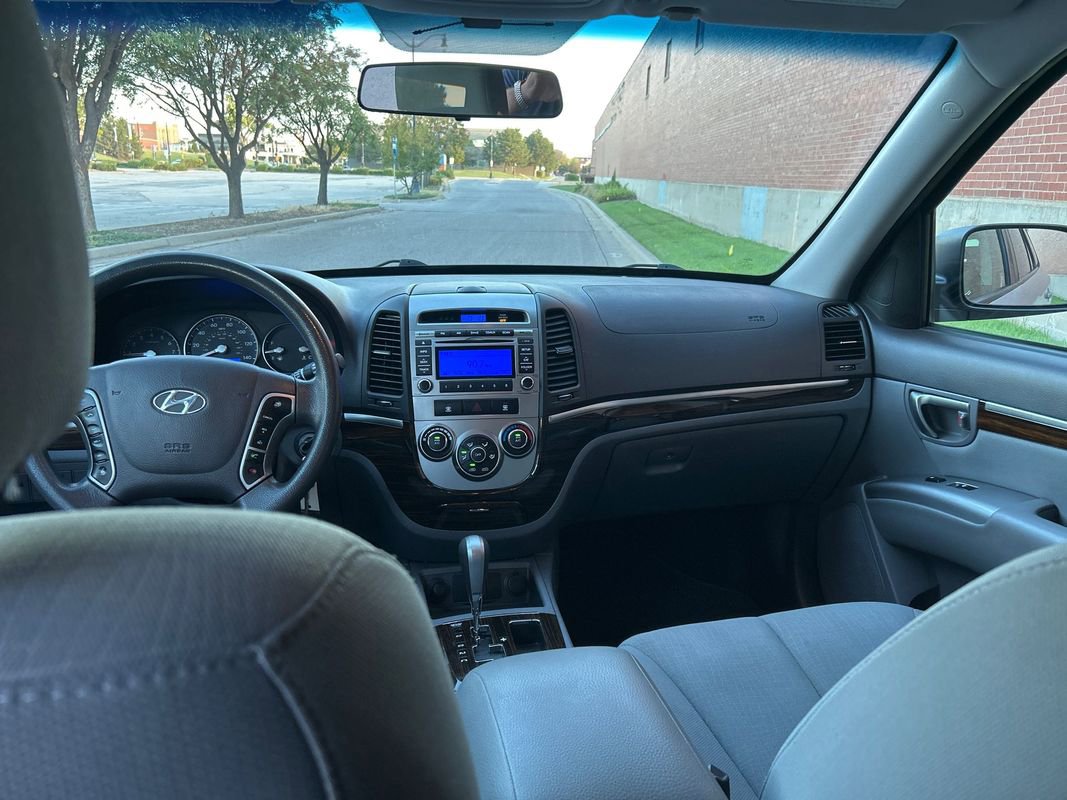 Used 2012 Hyundai Santa Fe GLS image 9