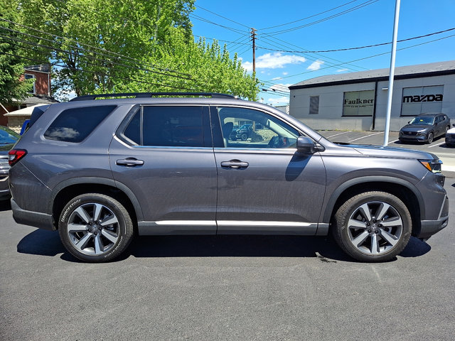 Used 2025 Honda Pilot Touring image 7