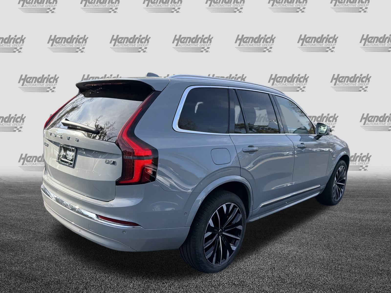 Certified 2025 Volvo XC90 B6 Plus image 10