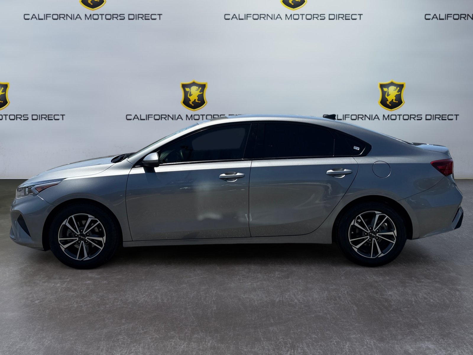 Used 2022 Kia Forte LXS FWD image 2