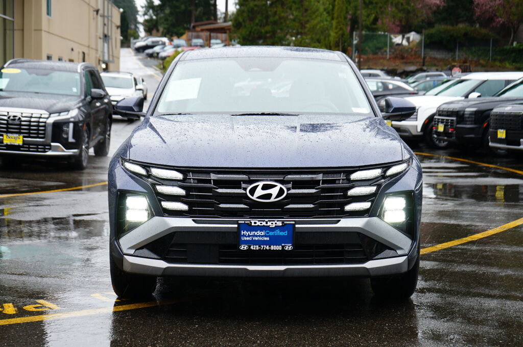 Certified 2025 Hyundai Tucson SE FWD image 2