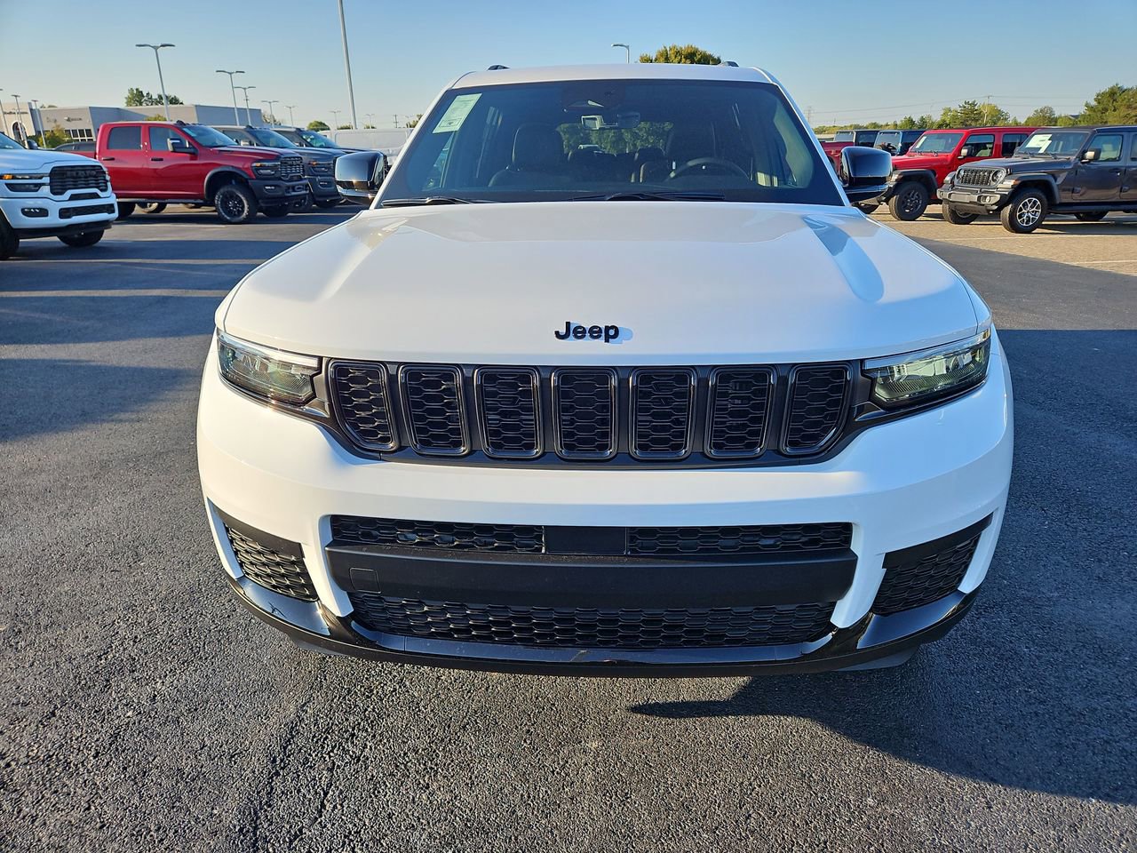 New 2025 Jeep Grand Cherokee L Laredo image 2