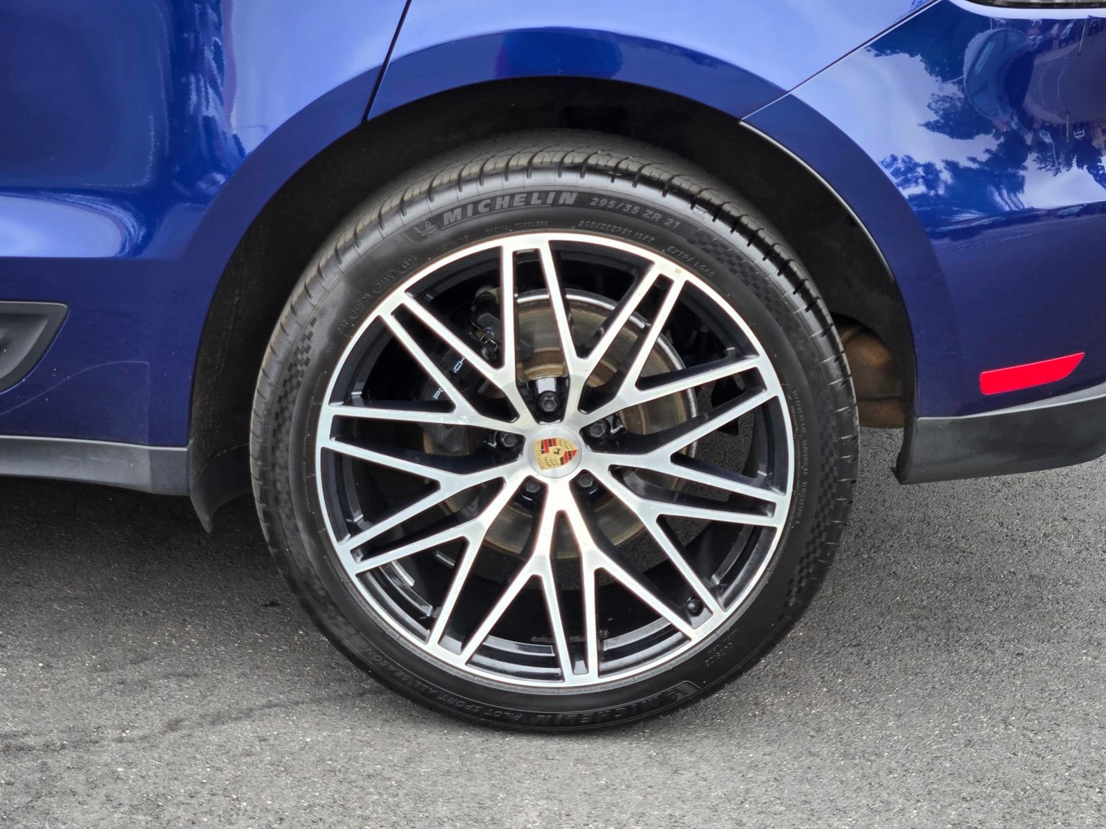 Used 2024 Porsche Macan AWD/4WD image 11