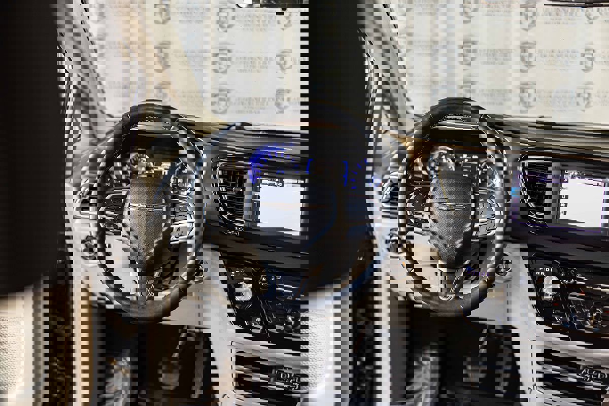 Used 2022 Chrysler Voyager LX image 35