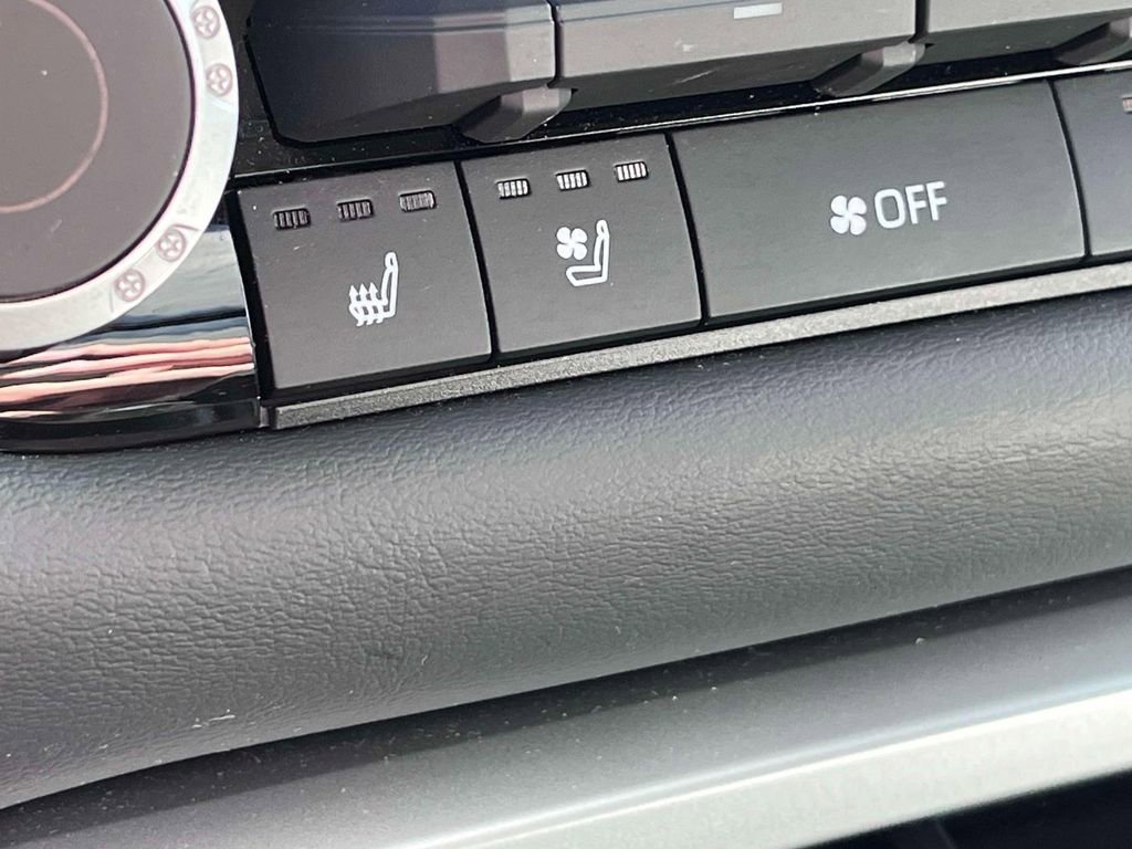 Used 2023 Toyota Tundra Platinum image 25