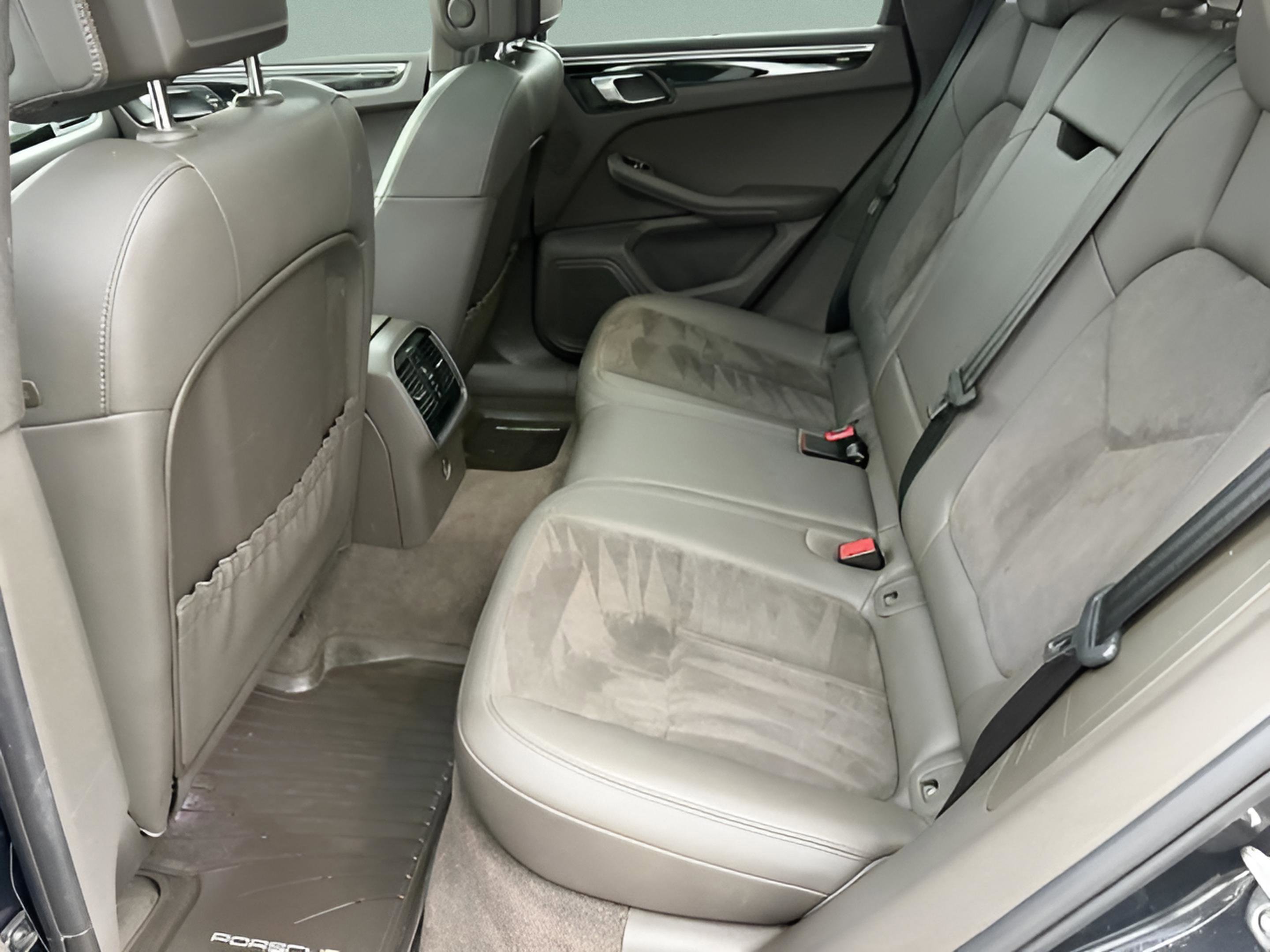 Used 2018 Porsche Macan AWD/4WD image 22