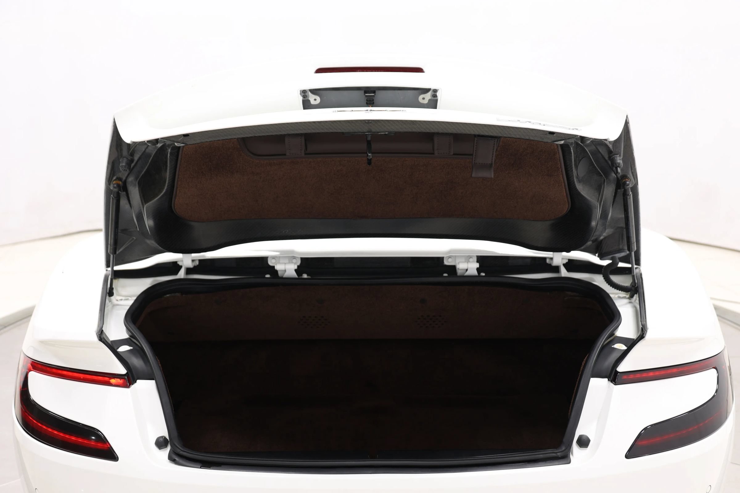 Used 2015 Aston Martin Vanquish Volante RWD image 48