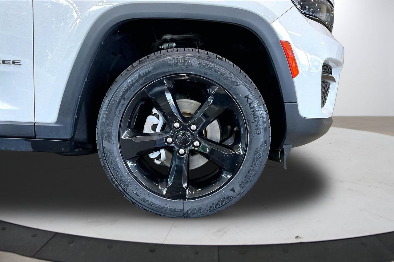 Certified 2023 Jeep Grand Cherokee Altitude AWD/4WD image 35