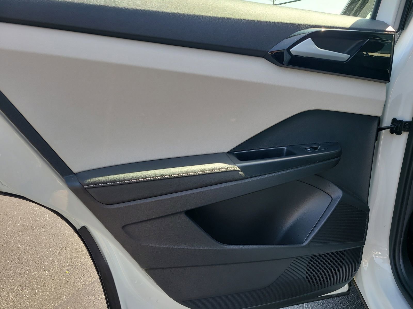 Certified 2025 Volkswagen Taos S FWD image 11