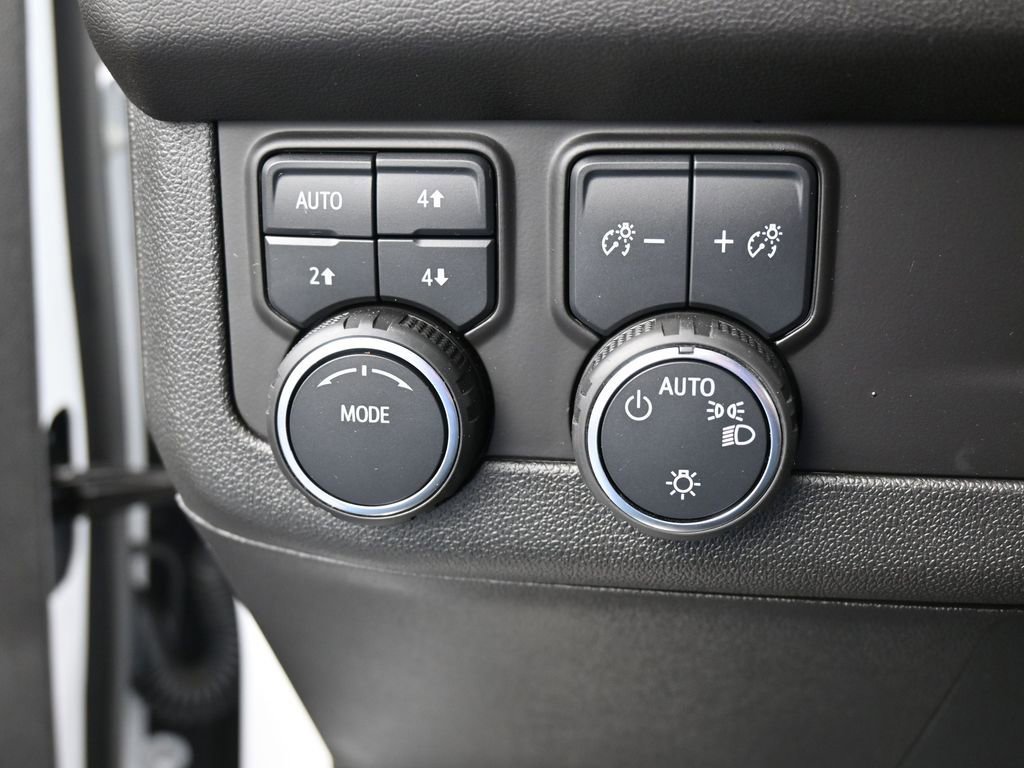 Used 2024 Chevrolet Suburban Z71 image 36