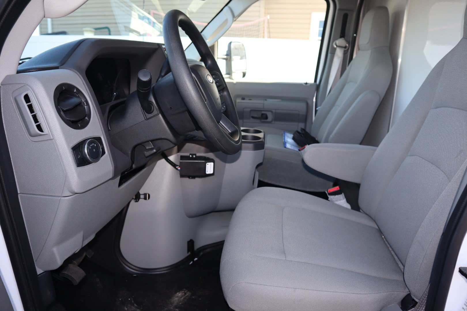 New 2026 Ford E-450 and Econoline 450 Super Duty w/ Power Equipment Group RWD image 13