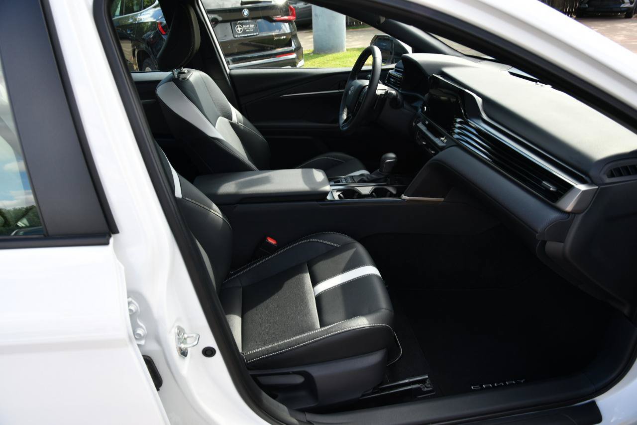 Used 2026 Toyota Camry SE FWD image 13