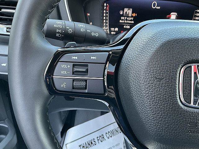 Used 2025 Honda Pilot Elite image 32