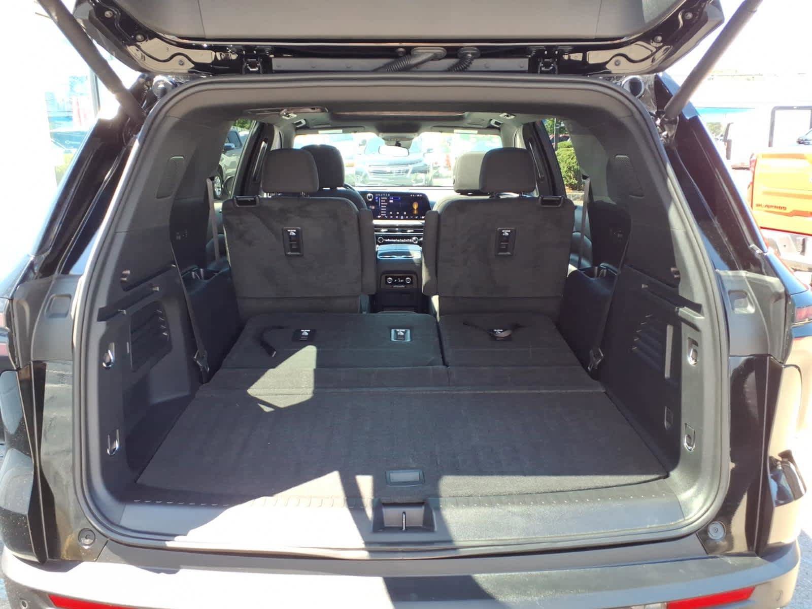 Used 2024 Chevrolet Traverse LT w/ Enhanced Driving Package FWD image 18