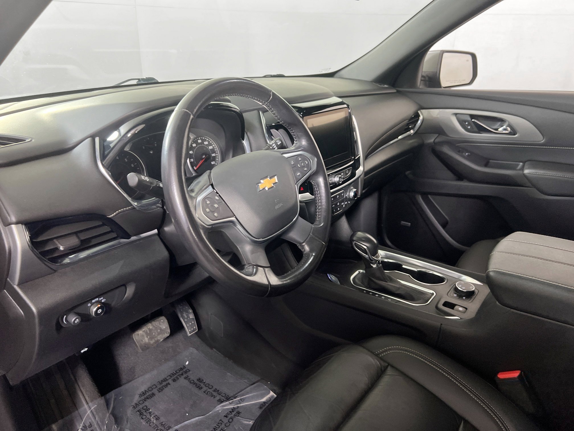 Used 2022 Chevrolet Traverse LT w/ LT Premium Package image 9
