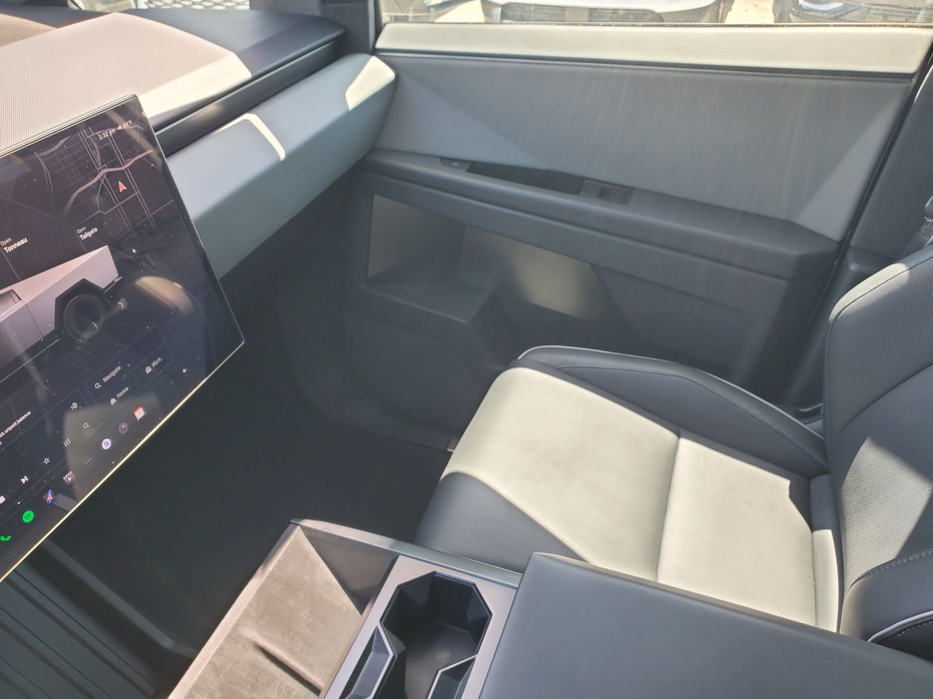 Used 2025 Tesla Cybertruck AWD Crew Cab image 23