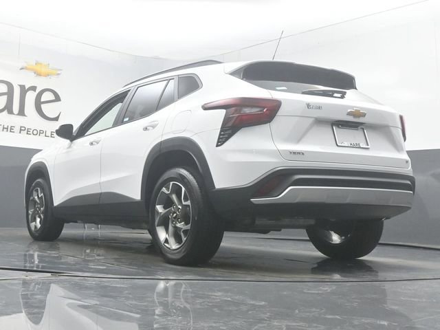 Used 2025 Chevrolet Trax LT w/ LT Convenience Package FWD image 5