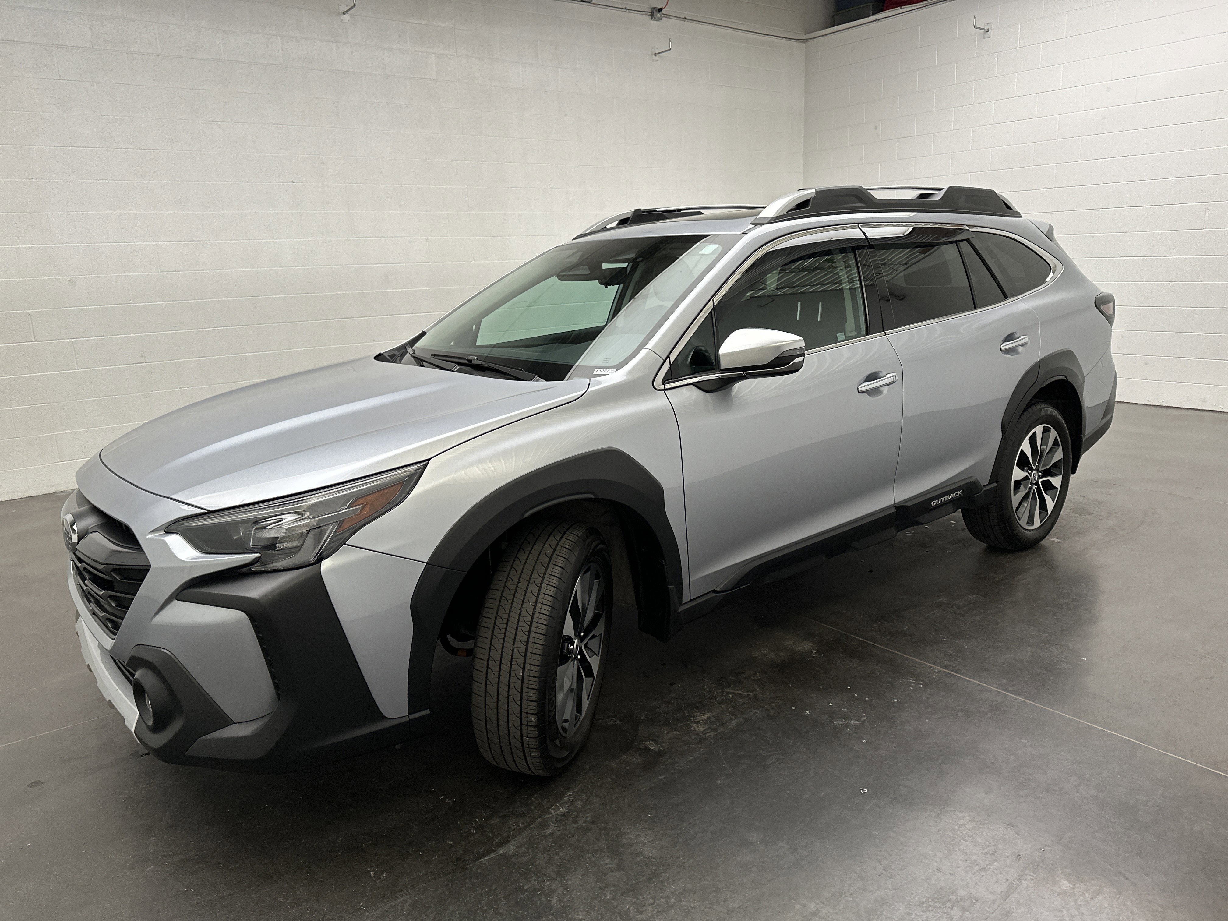 Used 2024 Subaru Outback Touring w/ Popular Package #2 AWD/4WD image 4
