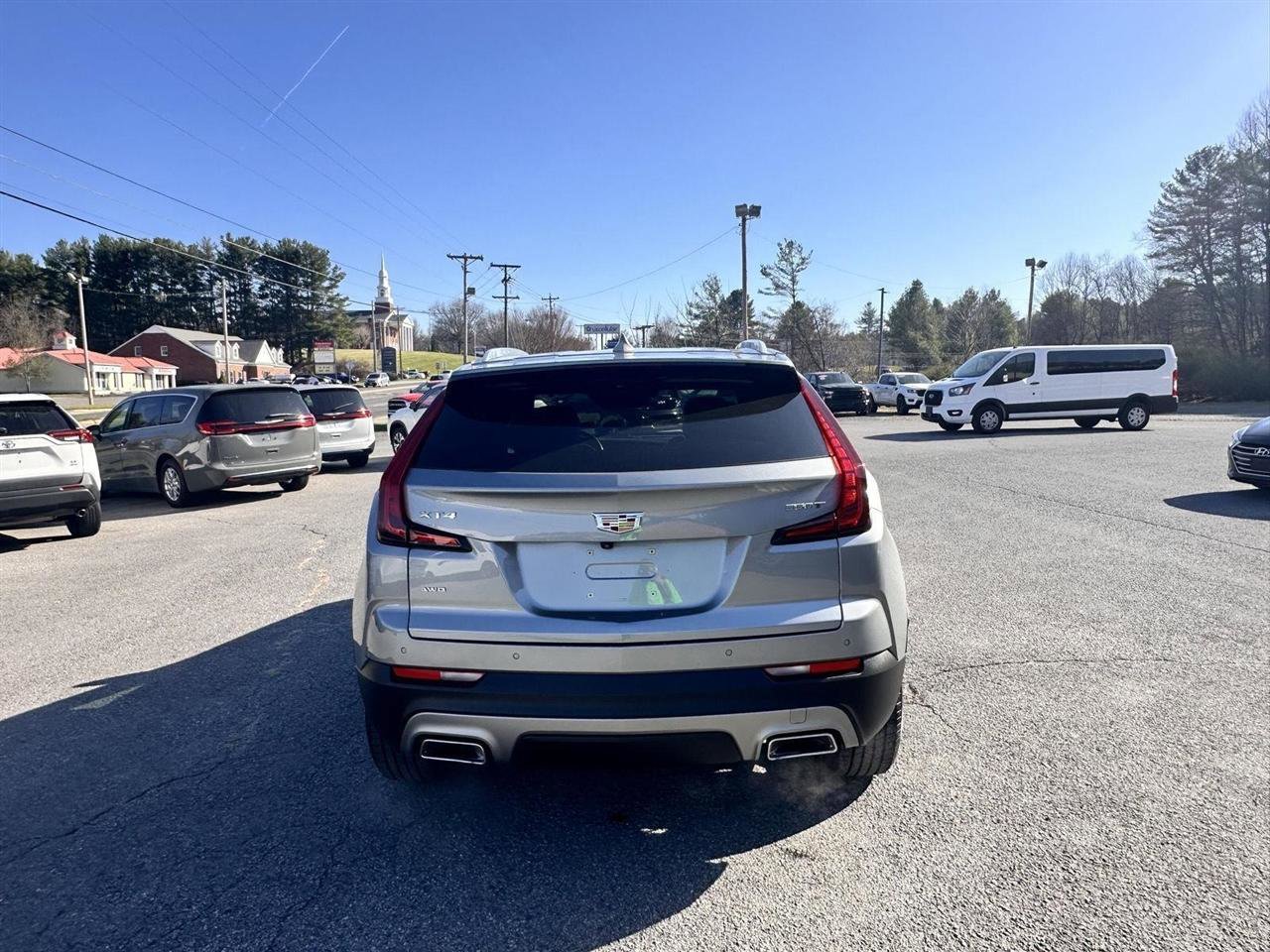 Used 2023 Cadillac XT4 Premium Luxury image 7