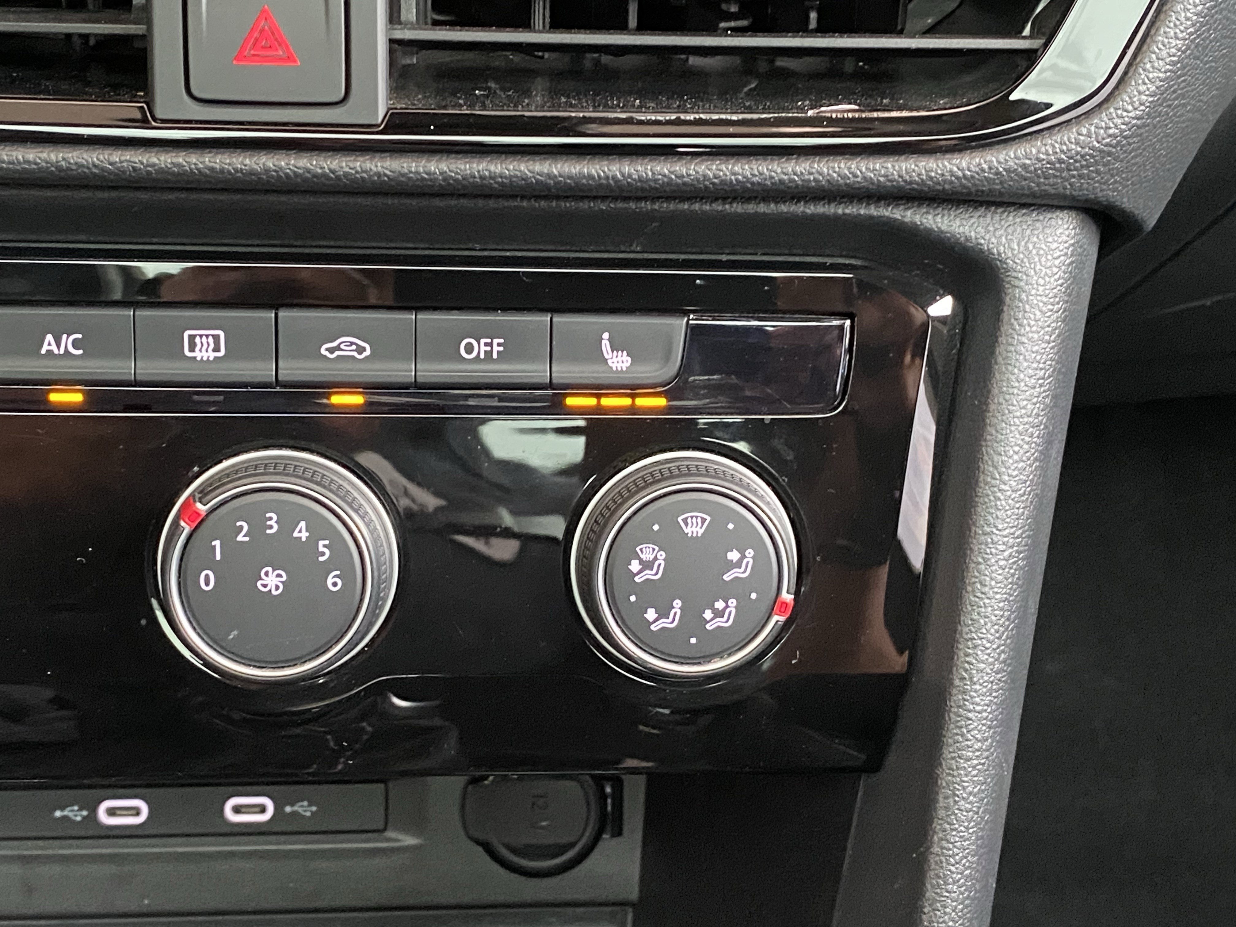 Used 2023 Volkswagen Taos SE w/ Panoramic Sunroof Package image 24