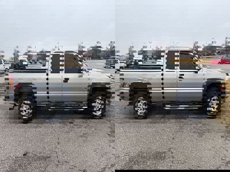 Used 2001 Chevrolet Silverado 1500 LS w/ Off-Road Chassis Pkg AWD/4WD image 4