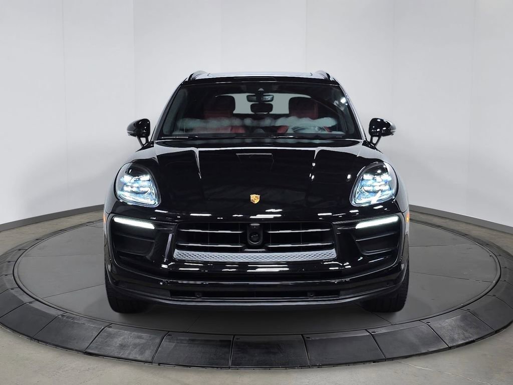 Used 2025 Porsche Macan image 10