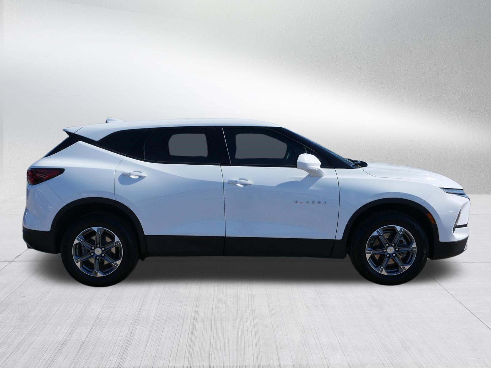 Used 2023 Chevrolet Blazer LT w/ Driver Confidence Package image 8