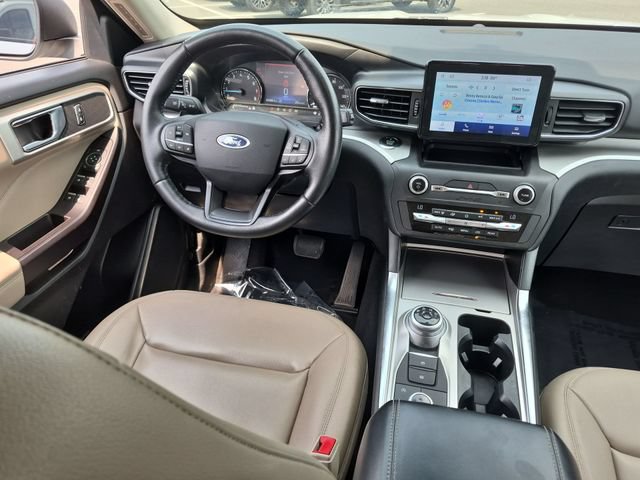 Used 2020 Ford Explorer XLT w/ Equipment Group 202A AWD/4WD image 30