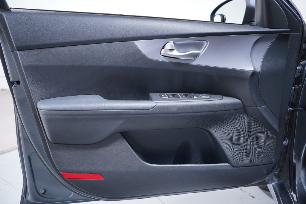 Used 2022 Kia Forte LXS FWD image 20