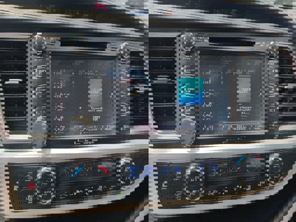 Used 2019 Toyota Highlander XLE image 12