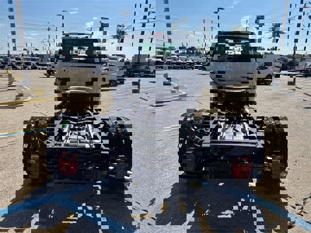 New 2025 Ford F550 4x4 Regular Cab Super Duty image 6