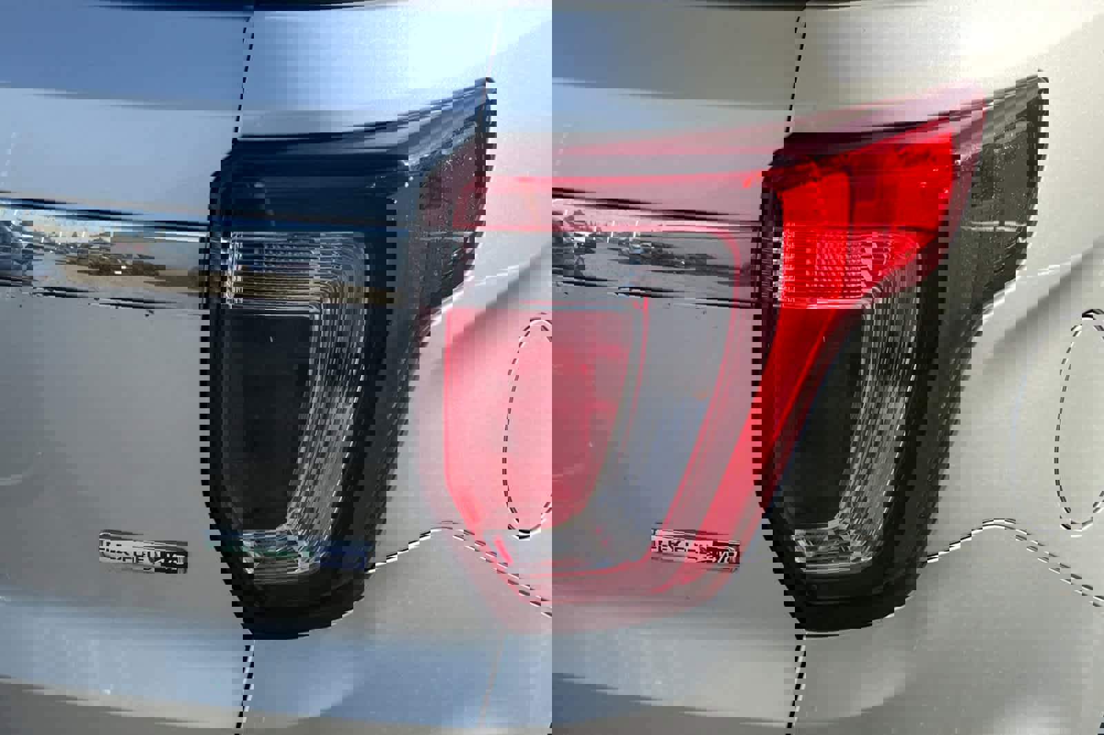 Used 2016 Ford Explorer XLT w/ Equipment Group 202A AWD/4WD image 18