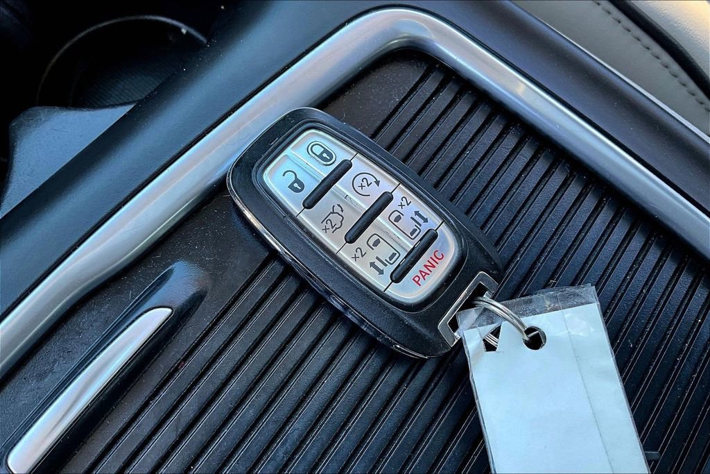 Used 2018 Chrysler Pacifica Limited image 13