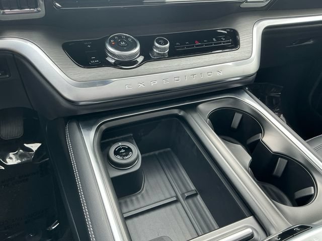 Certified 2026 Ford Expedition Platinum w/ Driver's Package AWD/4WD image 24