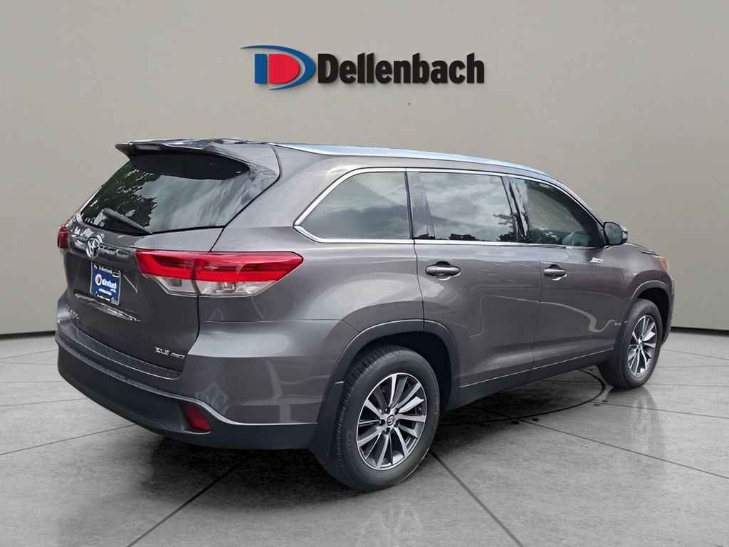 Used 2019 Toyota Highlander XLE w/ Carpet Mat Package (TMS) AWD/4WD image 5