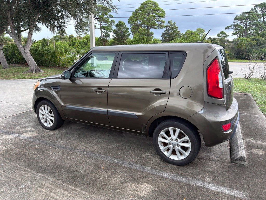 Used 2012 Kia Soul + FWD image 4