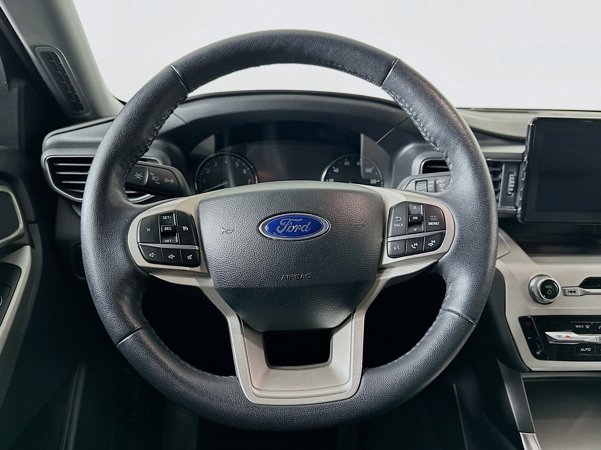 Used 2024 Ford Explorer XLT w/ Equipment Group 202A image 18