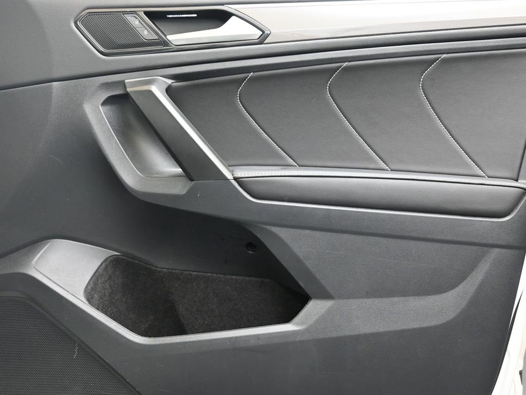 Used 2024 Volkswagen Tiguan SE R-Line image 11