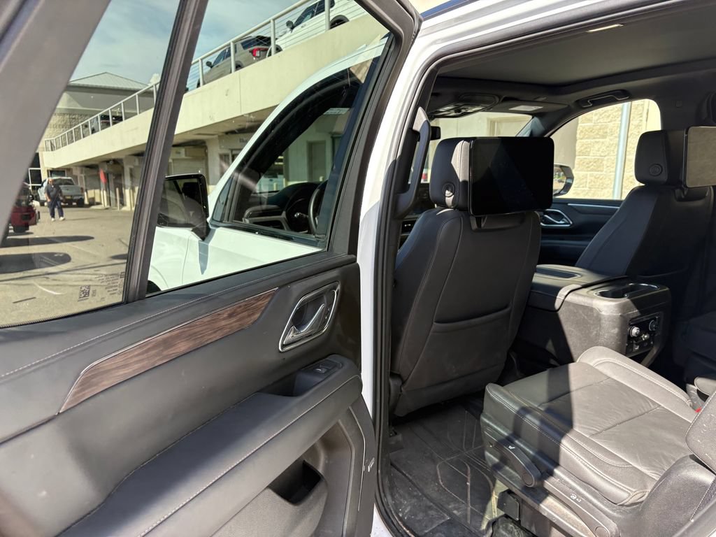 Used 2023 Chevrolet Tahoe Z71 w/ Luxury Package AWD/4WD image 27