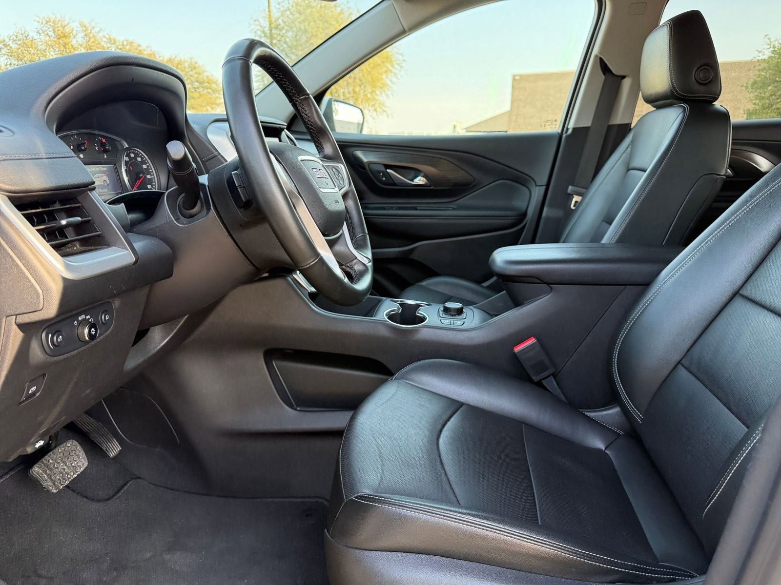 Used 2024 GMC Terrain SLT image 28